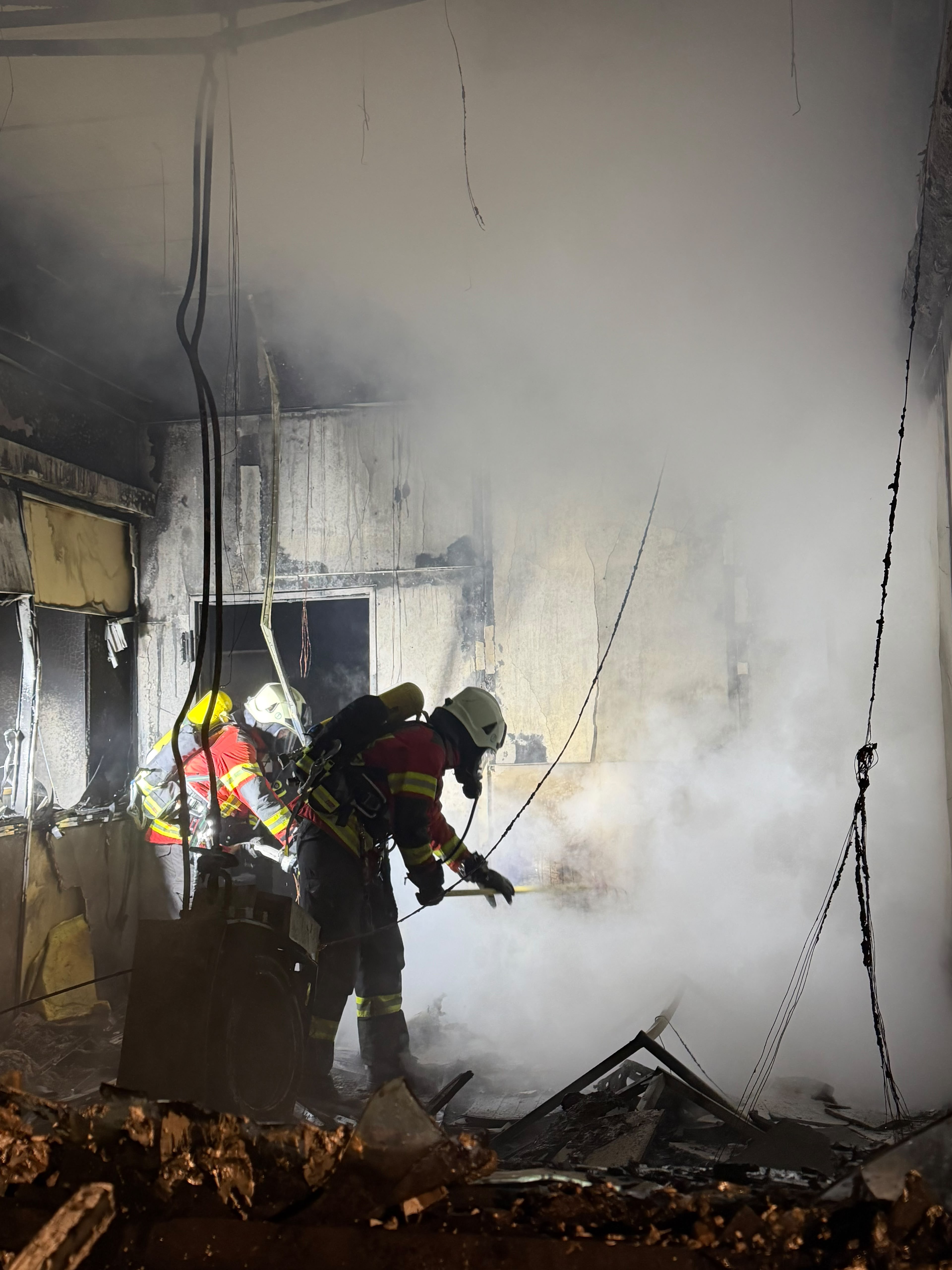 Nächtlicher Brandeinsatz im Stadtgebiet – Bild 1