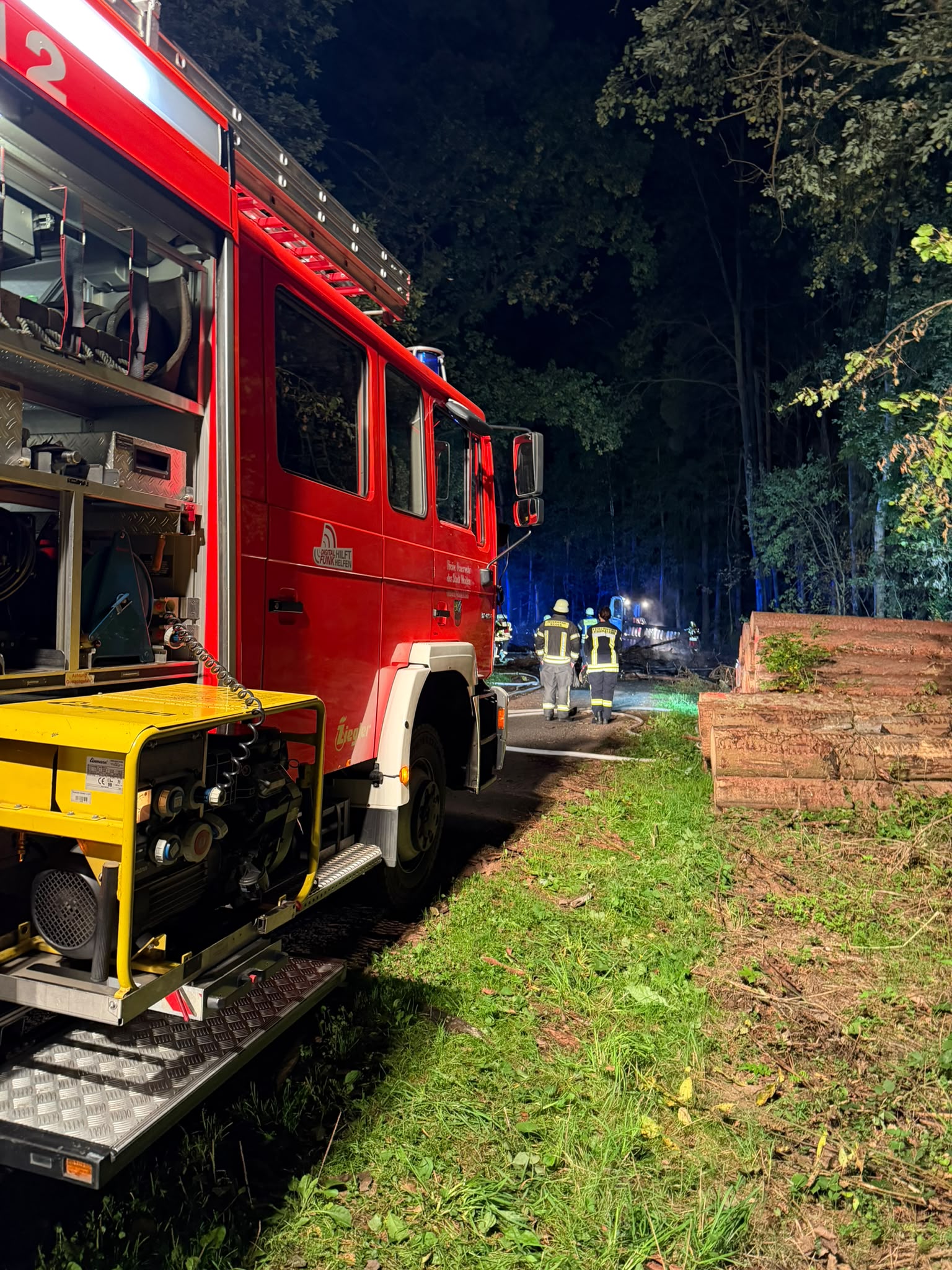 Brand eines Holzstoßes im Wald zwischen Neunkirchen und Wiesendorf – Bild 4