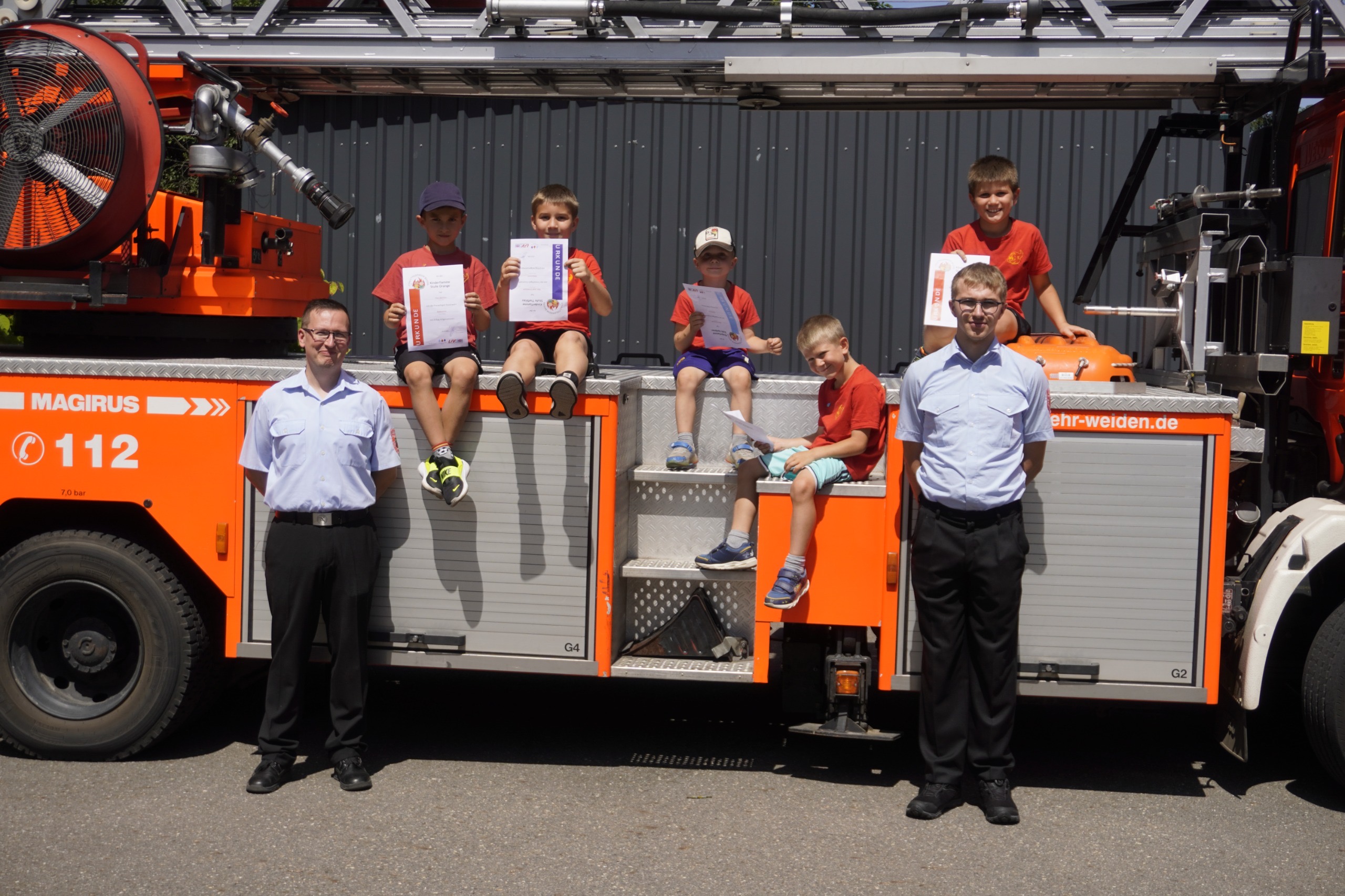 Zum Vergrößern klicken Kinderfeuerwehr Mallersricht