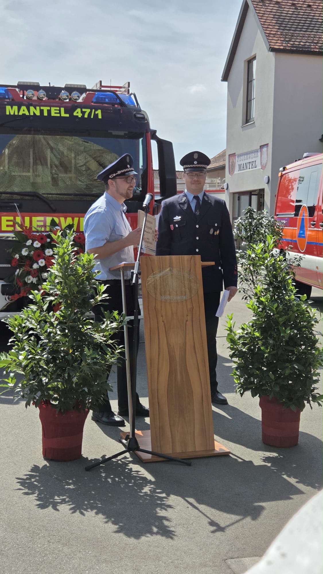 Zum Vergrößern klicken Zu Gast bei unseren Patenfeuerwehren in Schirmitz und Mantel – Bild 7