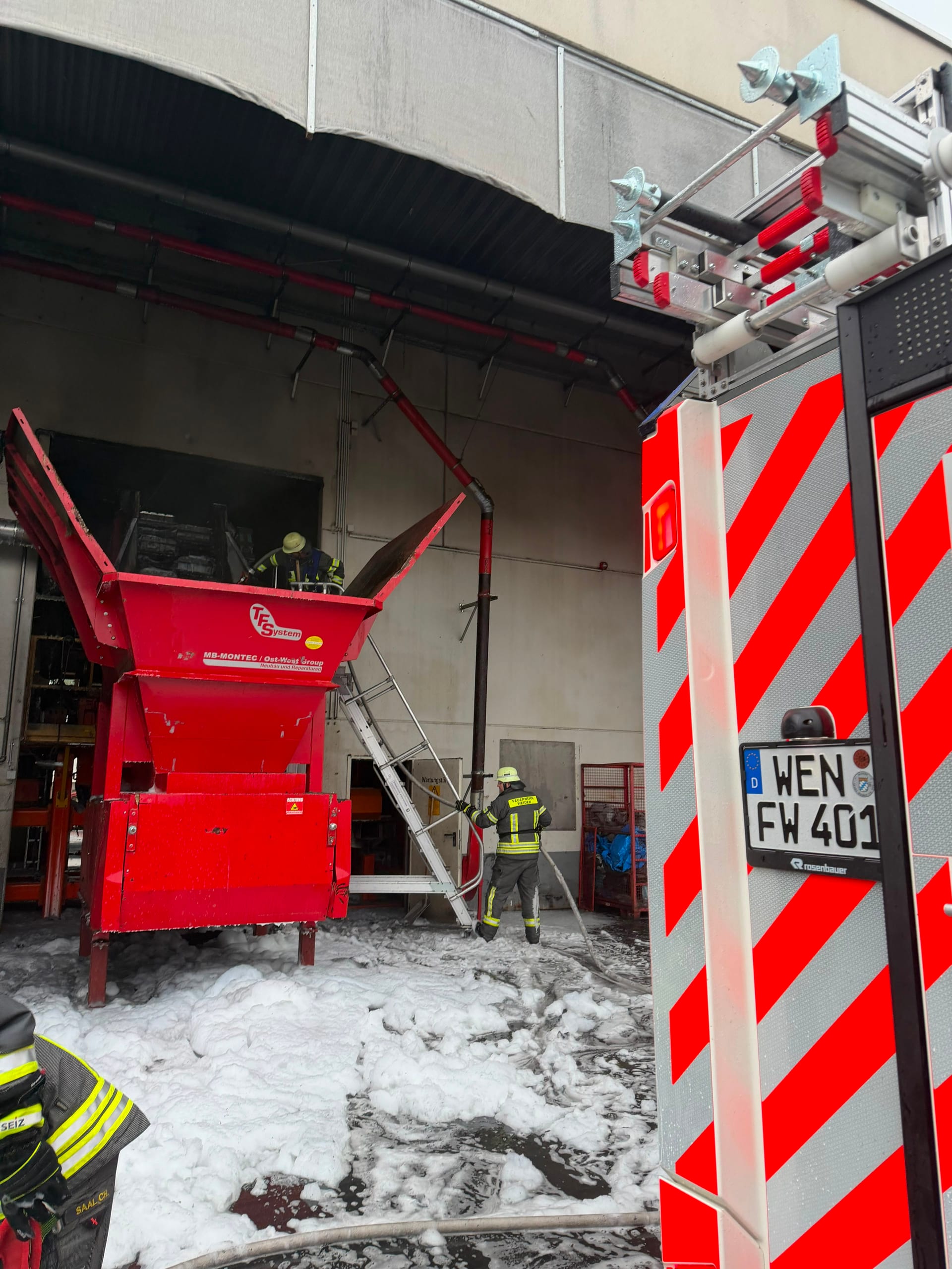 Maschinenbrand mit starker Rauchentwicklung – Bild 2