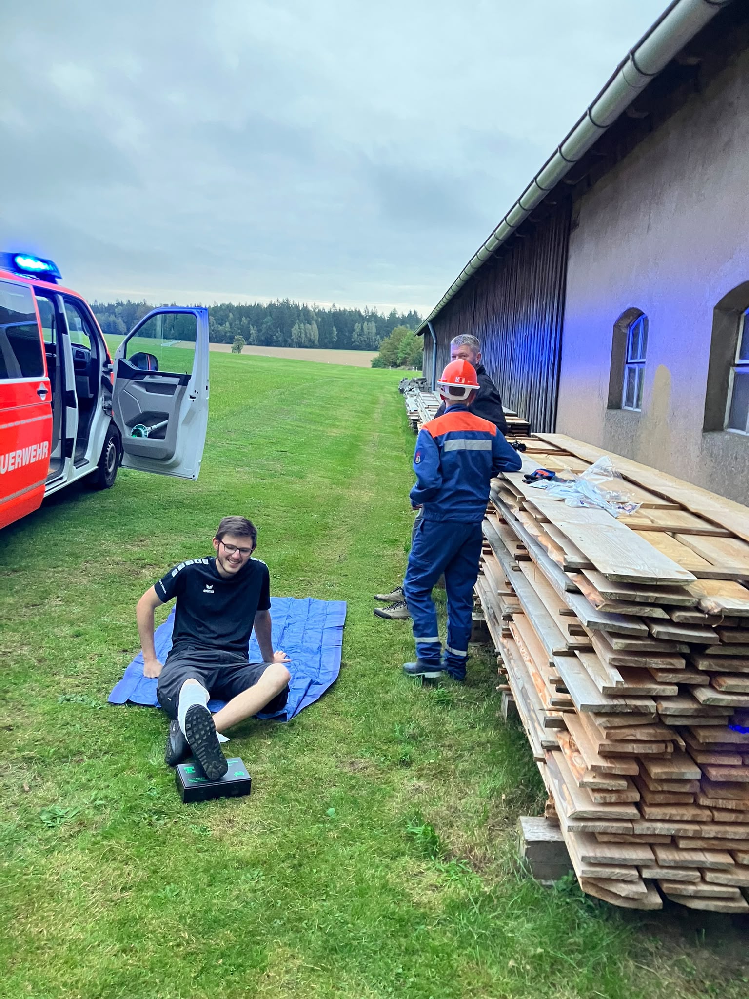Rauch, Menschenrettung und Brandbekämpfung: Feuerwehrnachwuchs meistert Großeinsatz mit Bravour – Bild 14