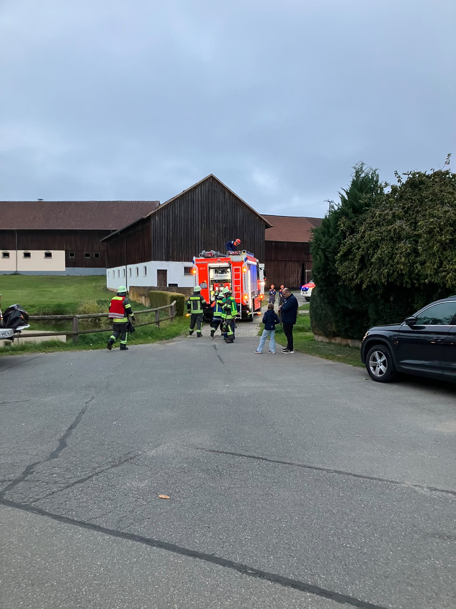 Rauch, Menschenrettung und Brandbekämpfung: Feuerwehrnachwuchs meistert Großeinsatz mit Bravour – Bild 12