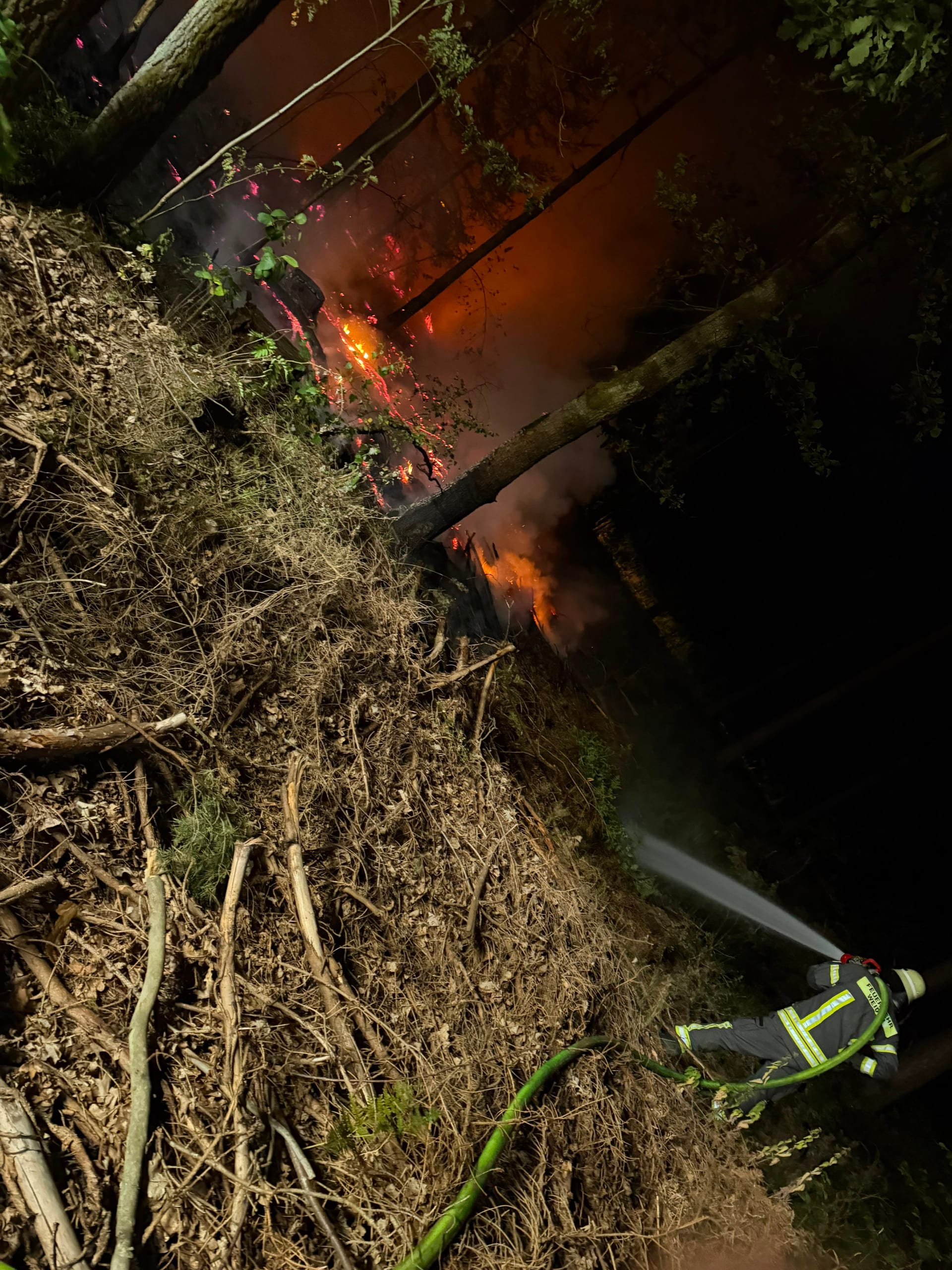 Zwei Brandeinsätze innerhalb weniger Stunden – Bild 11
