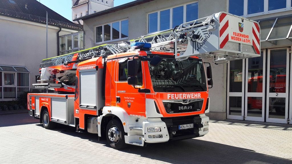 DLAK M32 L-AT – Drehleiter · 32 m Rettungshöhe