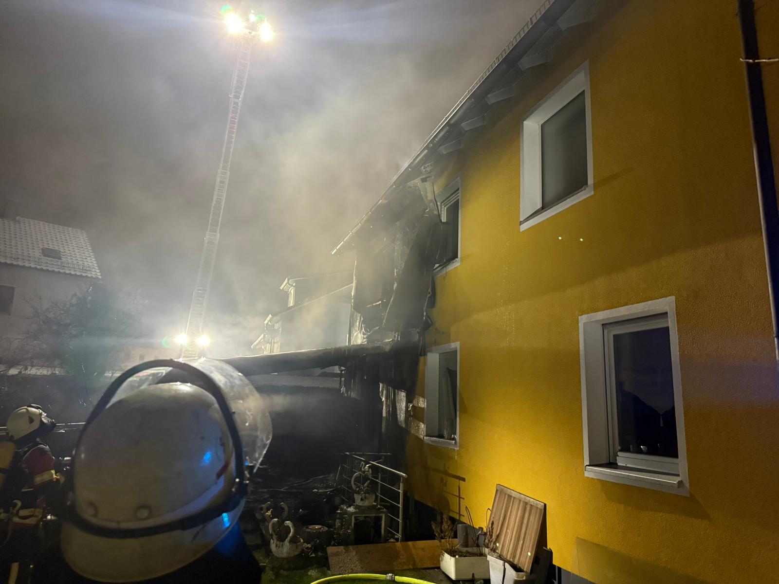 Zum Vergrößern klicken Einsatzreiche Silvesternacht – Bild 3