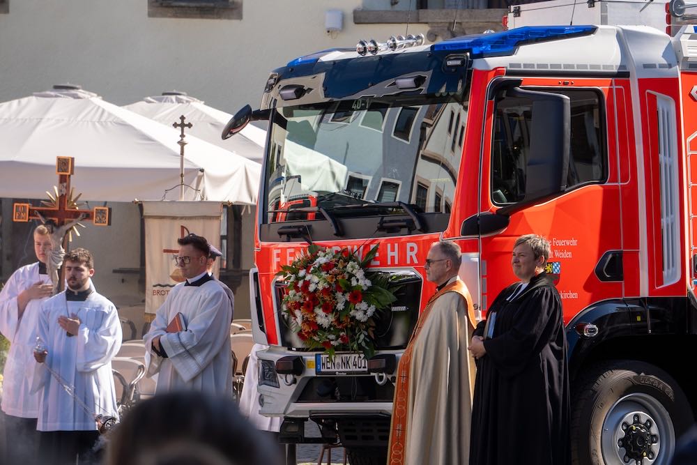 Feierstunde mit Segnung und Indienststellung von zwei neuen Hilfeleistungs-Löschfahrzeugen