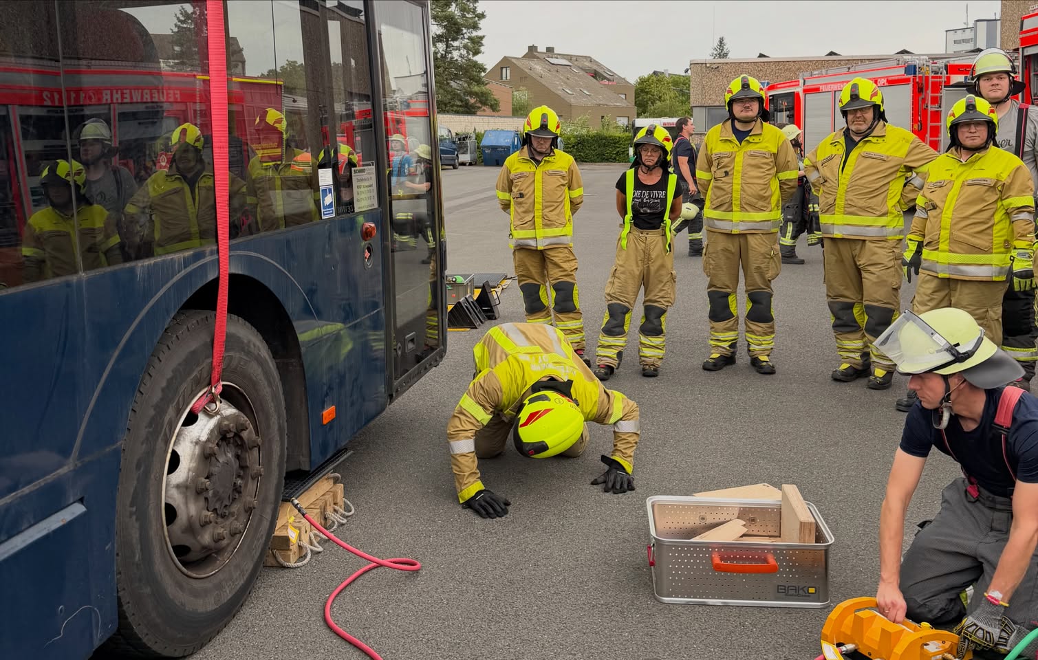 Gemeinsame Übung an Linienbus – Bild 3