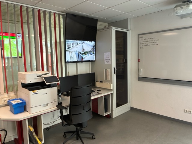 Arbeitsplatz mit Videoüberwachung und Dokumentation